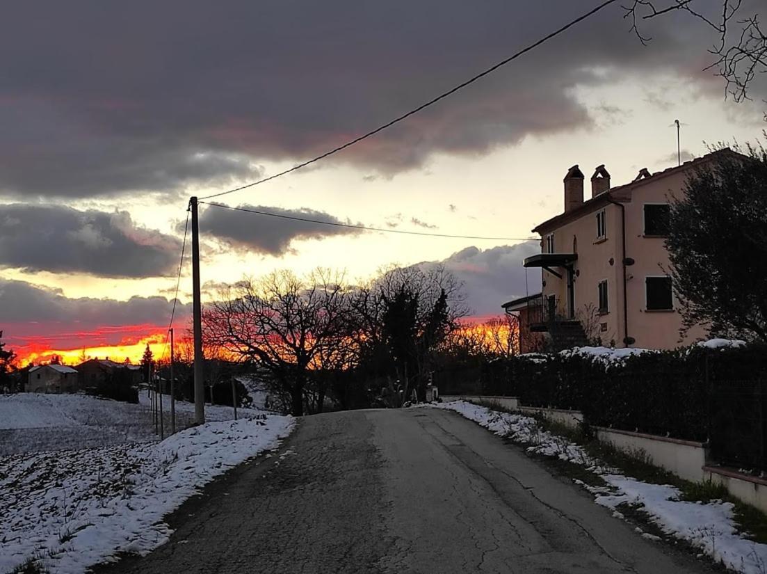Casa Vacanze Angelica Ostra Vetere Екстериор снимка