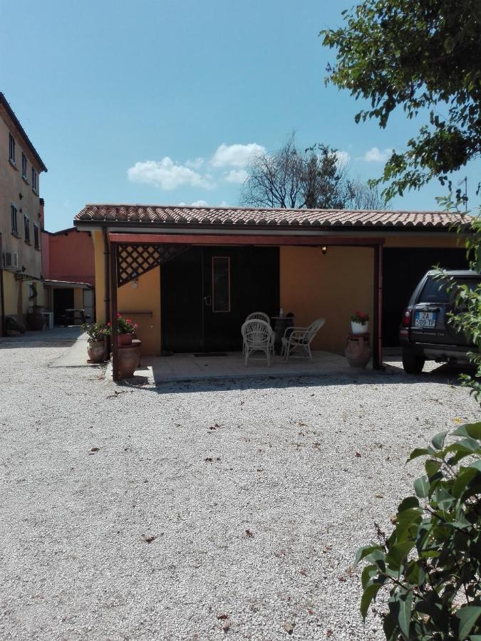 Casa Vacanze Angelica Ostra Vetere Екстериор снимка