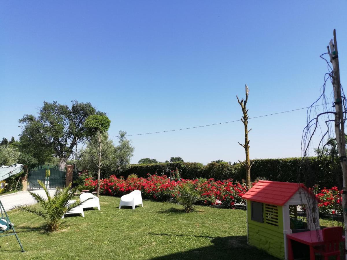 Casa Vacanze Angelica Ostra Vetere Екстериор снимка