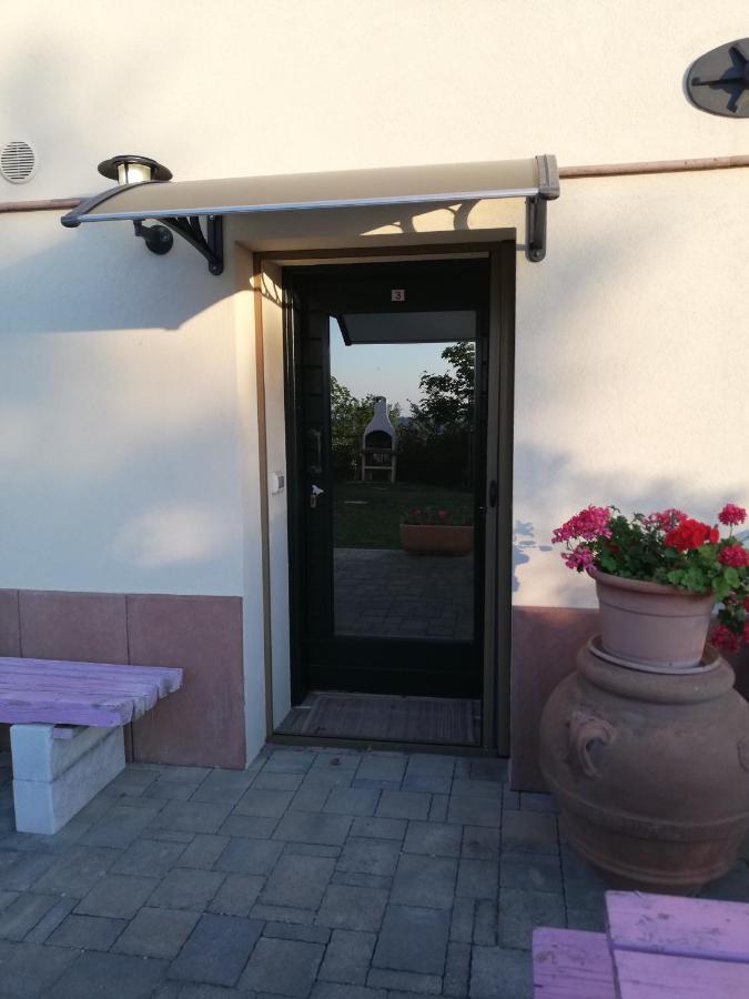 Casa Vacanze Angelica Ostra Vetere Екстериор снимка